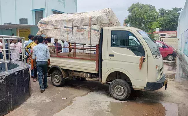 ഗ്രാമത്തിലേക്ക് ആംബുലന്‍സിന് പ്രവേശനം അനുവദിച്ചില്ല: ചികില്‍സ ലഭിക്കാതെ മധ്യപ്രദേശില്‍ ഗര്‍ഭിണിയും കുഞ്ഞും മരിച്ചു