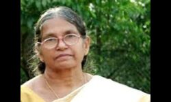 ബൈക്കില്‍ യാത്ര ചെയ്യവേ സാരി ചക്രത്തില്‍ കുടുങ്ങി വീട്ടമ്മക്ക് ദാരുണാന്ത്യം