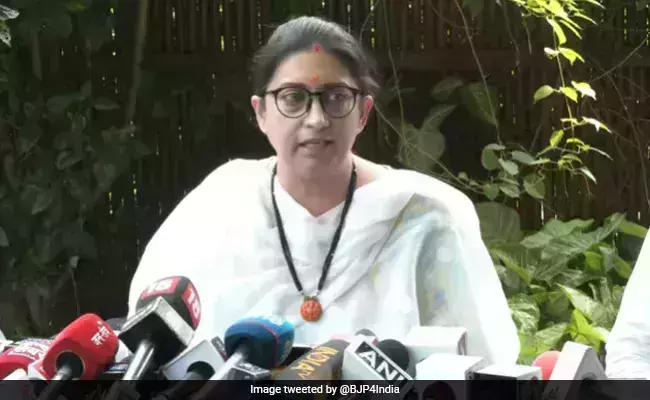 അനധികൃത ബാര്ഹോട്ടല് വിവാദം: കോണ്ഗ്രസ് നേതാക്കള്ക്ക് സ്മൃതി ഇറാനിയുടെ വക്കീല് നോട്ടിസ് അനധികൃത ബാര്ഹോട്ടല് വിവാദം: കോണ്ഗ്രസ് നേതാക്കള്ക്ക് സ്മൃതി ഇറാനിയുടെ വക്കീല് നോട്ടിസ്
