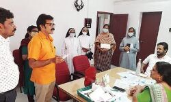 വിദ്യാലയങ്ങളിലെ ഉച്ചഭക്ഷണപദ്ധതിയുടെ ചുമതലയില് നിന്ന് ഒഴിവാക്കണം; പ്രധാനാധ്യാപകര് പഞ്ചായത്ത് പ്രസിഡന്റുമാര്ക്ക് നിവേദനം നല്കി വിദ്യാലയങ്ങളിലെ ഉച്ചഭക്ഷണപദ്ധതിയുടെ ചുമതലയില് നിന്ന് ഒഴിവാക്കണം; പ്രധാനാധ്യാപകര് പഞ്ചായത്ത് പ്രസിഡന്റുമാര്ക്ക് നിവേദനം നല്കി