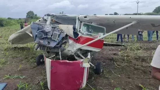 മഹാരാഷ്ട്രയില് പരിശീലന വിമാനം തകര്ന്നു; ട്രയിനി പൈലറ്റിന് പരിക്ക് മഹാരാഷ്ട്രയില് പരിശീലന വിമാനം തകര്ന്നു; ട്രയിനി പൈലറ്റിന് പരിക്ക്