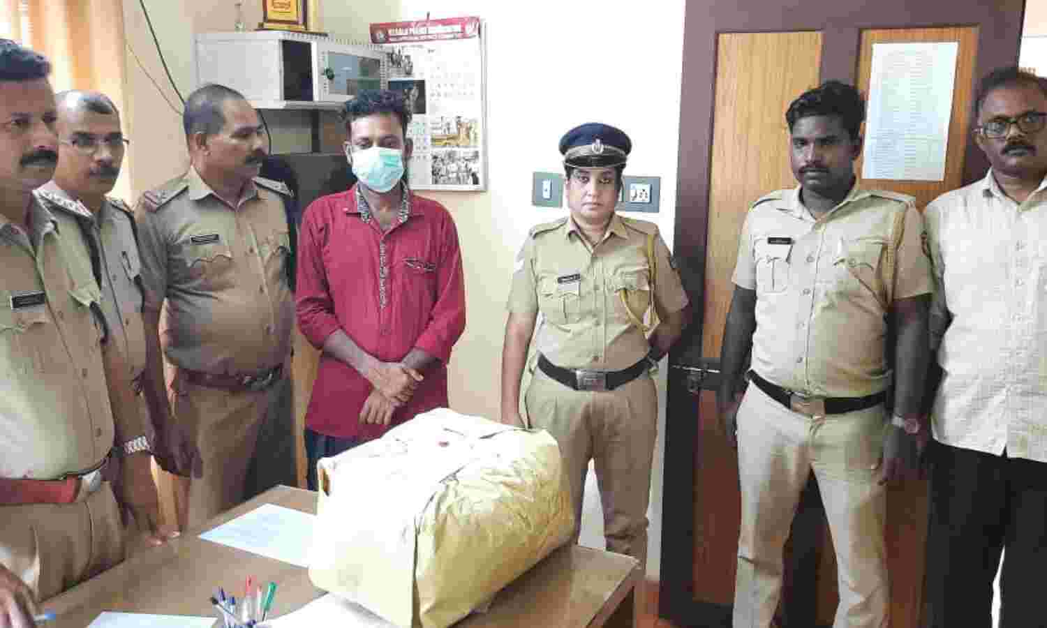 വേങ്ങരയില്‍ വന്‍ കഞ്ചാവ് വേട്ട; 12 കിലോ കഞ്ചാവുമായി യുവാവ് പിടിയില്‍