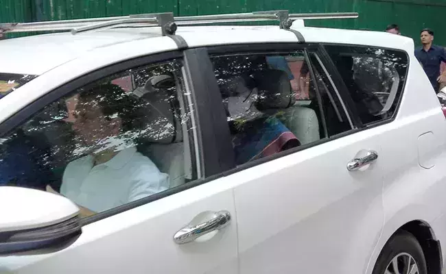 സോണിയാഗാന്ധി ഇ ഡി ഓഫിസിലെത്തി; അനുഗമിച്ച് രാഹുലും പ്രിയങ്കയും