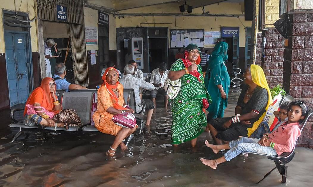 രാജസ്ഥാനില് പ്രളയം; വെള്ളക്കെട്ടില് വീണ് നാല് കുട്ടികള് മരിച്ചു രാജസ്ഥാനില് പ്രളയം; വെള്ളക്കെട്ടില് വീണ് നാല് കുട്ടികള് മരിച്ചു