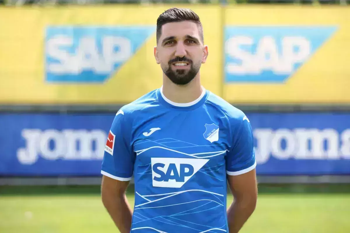 ഇസ്രായേലിന്റെ ക്രൂരതയെ തുറന്നുകാട്ടിയതിന് വിമര്ശനം നേരിട്ട ആക്രമിക്കപ്പെട്ട അറബ് ഫുട്ബോള് താരം ദേശീയ ടീമില്നിന്ന് രാജിവച്ചു ഇസ്രായേലിന്റെ ക്രൂരതയെ തുറന്നുകാട്ടിയതിന് വിമര്ശനം നേരിട്ട ആക്രമിക്കപ്പെട്ട അറബ് ഫുട്ബോള് താരം ദേശീയ ടീമില്നിന്ന് രാജിവച്ചു