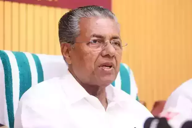 മുഖ്യമന്ത്രിയ്ക്ക് നേരെ കരിങ്കൊടി; മൂന്ന് യൂത്ത് കോണ്‍ഗ്രസ് നേതാക്കള്‍ കസ്റ്റഡിയില്‍