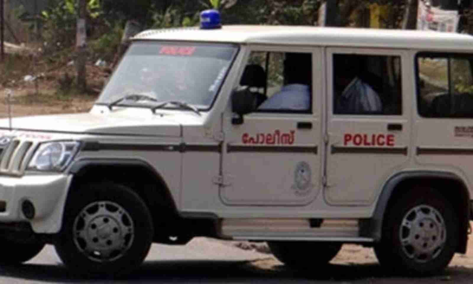 വീട്ടില് രാത്രി അതിക്രമിച്ച് കയറി കത്തികാട്ടി സ്ത്രീയെ ബലാത്സംഗം ചെയ്യാന് ശ്രമം വീട്ടില് രാത്രി അതിക്രമിച്ച് കയറി കത്തികാട്ടി സ്ത്രീയെ ബലാത്സംഗം ചെയ്യാന് ശ്രമം