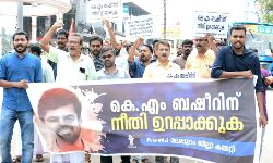 ശ്രീറാം വെങ്കിട്ടരാമനെ ആലപ്പുഴ ജില്ലാ കലക്ടറാക്കിയ നടപടിക്കെതിരെ മലപ്പുറത്ത് മാധ്യമപ്രവര്‍ത്തകര്‍ പ്രതിഷേധിച്ചു