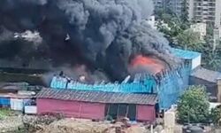 മുംബൈയിലെ വ്യാപാരസമുച്ഛയത്തില്‍ വന്‍ തീപ്പിടിത്തം
