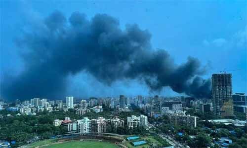 മുംബൈയില്‍ സിനിമ സെറ്റില്‍ വന്‍ തീപിടിത്തം;ഒരു മരണം