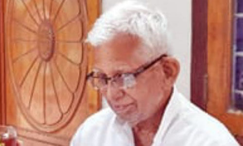 എണ്പതാം വയസ്സിലും മാളക്കാരനായ എടാട്ടുക്കാരന് ഇ ടി ജോര്ജ്ജിന് പഠനം ആവേശം എണ്പതാം വയസ്സിലും മാളക്കാരനായ എടാട്ടുക്കാരന് ഇ ടി ജോര്ജ്ജിന് പഠനം ആവേശം