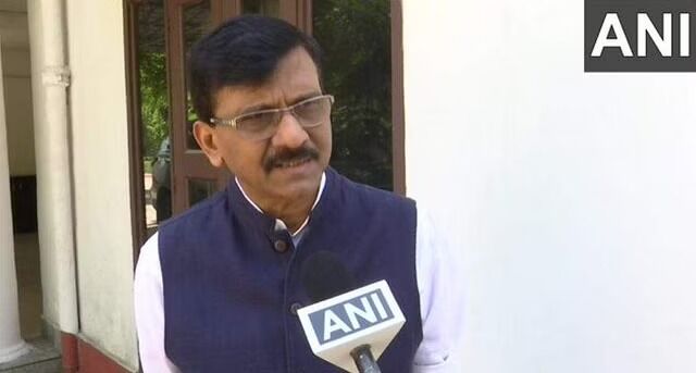 സഞ്ജയ് റാവത്തിന്റെ വീട്ടില് ഇഡി റെയ്ഡ്; പ്രതിഷേധവുമായി ശിവസേന പ്രവര്ത്തകര് സഞ്ജയ് റാവത്തിന്റെ വീട്ടില് ഇഡി റെയ്ഡ്; പ്രതിഷേധവുമായി ശിവസേന പ്രവര്ത്തകര്