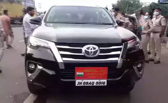 നോട്ടുകെട്ടുകളുമായി ജാര്ഖണ്ഡില് പിടിയിലായ എംഎല്എമാരെ കോണ്ഗ്രസ് സസ്പെന്ഡ് ചെയ്തു നോട്ടുകെട്ടുകളുമായി ജാര്ഖണ്ഡില് പിടിയിലായ എംഎല്എമാരെ കോണ്ഗ്രസ് സസ്പെന്ഡ് ചെയ്തു