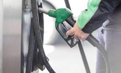 പെട്രോള്‍പമ്പുകളില്‍ വാഹനത്തിരക്ക്: ക്യുആര്‍ കോഡ് സംവിധാനവുമായി ശ്രീലങ്കന്‍ സര്‍ക്കാര്‍