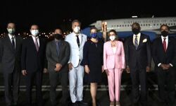 ചൈനയുടെ മുന്നറിയിപ്പ് തള്ളി നാന്‍സി പെലോസി തായ്‌വാനില്‍; യുദ്ധവിമാനങ്ങള്‍ വിന്യസിച്ച് ചൈന