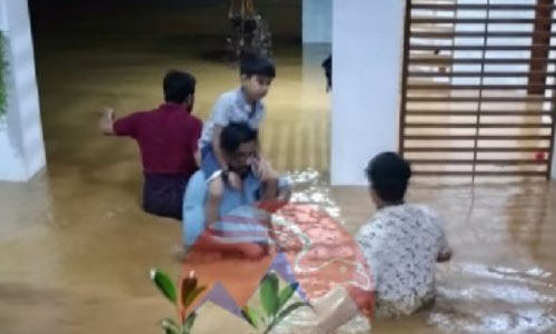 പേരാവൂരില്‍ രണ്ടിടത്ത് ഉരുള്‍പൊട്ടല്‍; 3 പേരെ കാണാതായി, ഒരാളെ കണ്ടെത്തി