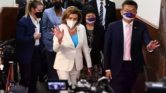 യുഎസ് ജനപ്രതിനിധി സഭ സ്പീക്കര്‍ നാന്‍സി പെലോസി തായ്‌വാന്‍ പാര്‍ലമെന്റില്‍