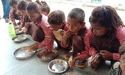 സ്കൂൾ ഉച്ചഭക്ഷണ പദ്ധതിയിൽ നിന്ന് 11.4 കോടി തട്ടി; യുപിയിൽ പ്രിൻസിപ്പൽ അറസ്റ്റിൽ സ്കൂൾ ഉച്ചഭക്ഷണ പദ്ധതിയിൽ നിന്ന് 11.4 കോടി തട്ടി; യുപിയിൽ പ്രിൻസിപ്പൽ അറസ്റ്റിൽ