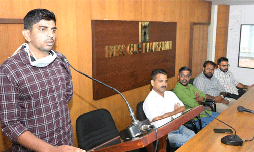 കെ എം ബഷീറിനെ മാധ്യമപ്രവര്ത്തകര് അനുസ്മരിച്ചു കെ എം ബഷീറിനെ മാധ്യമപ്രവര്ത്തകര് അനുസ്മരിച്ചു