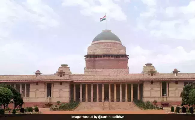 നാളെ രാഷ്ട്രപതിഭവനിലേക്ക് കോണ്ഗ്രസ് എംപിമാരുടെ മാര്ച്ച് നാളെ രാഷ്ട്രപതിഭവനിലേക്ക് കോണ്ഗ്രസ് എംപിമാരുടെ മാര്ച്ച്