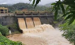 പാലക്കാട് നാളെ അവധി; കാഞ്ഞിരപ്പുഴ ഡാമിന്റെ ഷട്ടറുകള് വീണ്ടും ഉയര്ത്തി പാലക്കാട് നാളെ അവധി; കാഞ്ഞിരപ്പുഴ ഡാമിന്റെ ഷട്ടറുകള് വീണ്ടും ഉയര്ത്തി