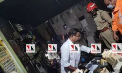 മൊബൈൽ ഫോൺ ബാറ്ററി പൊട്ടിത്തെറിച്ച് കടക്ക് തീപിടിച്ചു മൊബൈൽ ഫോൺ ബാറ്ററി പൊട്ടിത്തെറിച്ച് കടക്ക് തീപിടിച്ചു