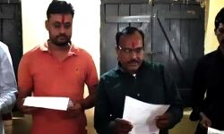 തിരഞ്ഞെടുക്കപ്പെട്ടത് വനിതകള്; സത്യപ്രതിജ്ഞ ചെയ്തത് കുടുംബാംഗങ്ങള് തിരഞ്ഞെടുക്കപ്പെട്ടത് വനിതകള്; സത്യപ്രതിജ്ഞ ചെയ്തത് കുടുംബാംഗങ്ങള്