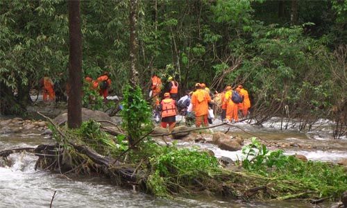 വണ്ടിപ്പെരിയാറില്‍ ഒഴുക്കില്‍പ്പെട്ട ആദിവാസി ബാലനെ കണ്ടെത്താനായില്ല; തിരച്ചില്‍ ഞായറാഴ്ചയും തുടരും