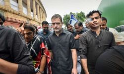 വിലക്കയറ്റവിരുദ്ധ സമരത്തില്‍ കറുപ്പ് വസ്ത്രം ധരിച്ച് കോണ്‍ഗ്രസ് എംപിമാര്‍; പ്രതിഷേധം രാമക്ഷേത്ര ഭൂമിപൂജാ വാര്‍ഷികത്തോടെന്ന് യോഗിയും അമിത്ഷായും