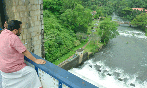 പീച്ചി ഡാം ഷട്ടറുകള്‍ അഞ്ച് സെന്റീമീറ്റര്‍ കൂടി ഉയര്‍ത്തി; ആശങ്ക വേണ്ടെന്ന് മന്ത്രി രാജന്‍