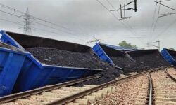 കല്‍ക്കരിയുമായി പോവുകയായിരുന്ന ഗുഡ്‌സ് ട്രെയിന്‍ പാളം തെറ്റി