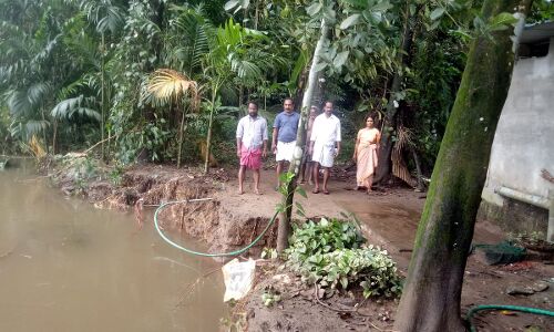 അന്നമനടയില്‍ തീരം ഇടിയുന്നു; വീടുകള്‍ക്ക് ഭീഷണി