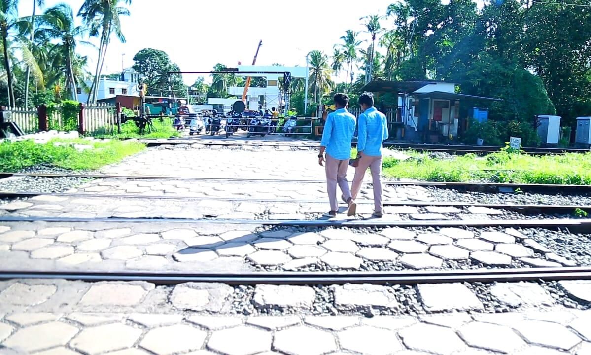 താനൂര്-തെയ്യാല മേല്പ്പാല നിര്മ്മാണം: സംസ്ഥാനം റെയില്വേക്ക് നല്കാനുള്ള പണം നല്കിയില്ല, നിര്മ്മാണത്തെ ബാധിക്കും താനൂര്-തെയ്യാല മേല്പ്പാല നിര്മ്മാണം: സംസ്ഥാനം റെയില്വേക്ക് നല്കാനുള്ള പണം നല്കിയില്ല, നിര്മ്മാണത്തെ ബാധിക്കും