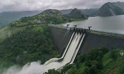 ഇടുക്കി, മുല്ലപ്പെരിയാര് അണക്കെട്ടുകളില് ജലനിരപ്പ് ഉയര്ന്നു; ഇടുക്കിയില് നിന്ന് കൂടുതല് വെള്ളം തുറന്നു വിടാന് നീക്കം ഇടുക്കി, മുല്ലപ്പെരിയാര് അണക്കെട്ടുകളില് ജലനിരപ്പ് ഉയര്ന്നു; ഇടുക്കിയില് നിന്ന് കൂടുതല് വെള്ളം തുറന്നു വിടാന് നീക്കം