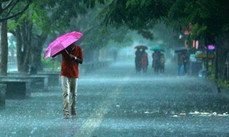 സംസ്ഥാനത്ത് മഴ തുടരും: 9 ജില്ലകളില്‍ യെല്ലോ അലേര്‍ട്ട്, ന്യൂനമര്‍ദ്ദം