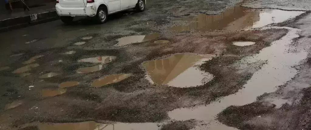 റോഡുകളുടെ ശോച്യാവസ്ഥ: വിഷയം ഹൈക്കോടതി ഇന്ന് പരിഗണിക്കും