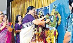സിപിഎം മേയര്‍ ആര്‍എസ്എസ് വേദിയില്‍; കേരളത്തിലെ ശിശുപരിപാലനം മോശമെന്ന് വിമര്‍ശനം, വിവാദം