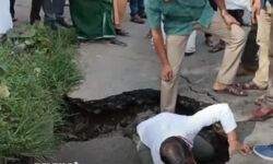 പരുമലയില്‍ റോഡ് ഇടിഞ്ഞ് താഴ്ന്നു