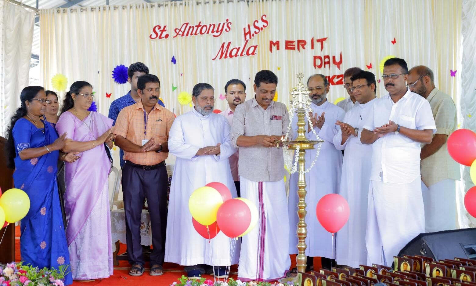 മാള സെന്റ് ആന്റണീസ് ഹയര്‍ സെക്കന്ററി സ്‌കൂളില്‍ വിജയോത്സവും ഗണിതലാബ് ഉദ്ഘാടനവും