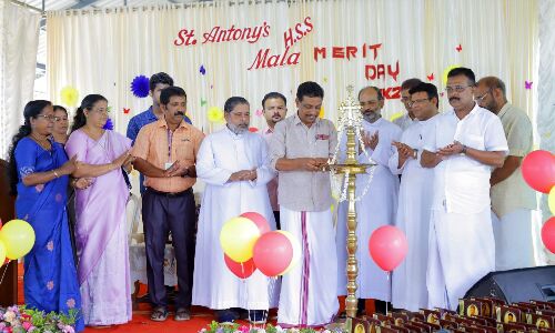 മാള സെന്റ് ആന്റണീസ് ഹയര്‍ സെക്കന്ററി സ്‌കൂളില്‍ വിജയോത്സവും ഗണിതലാബ് ഉദ്ഘാടനവും