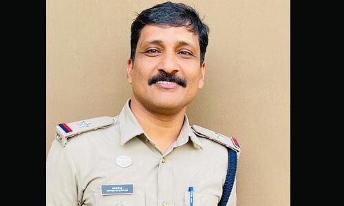 എഎസ്ഐ നൗഷാദിന് മുഖ്യമന്ത്രിയുടെ പോലിസ് മെഡല് എഎസ്ഐ നൗഷാദിന് മുഖ്യമന്ത്രിയുടെ പോലിസ് മെഡല്