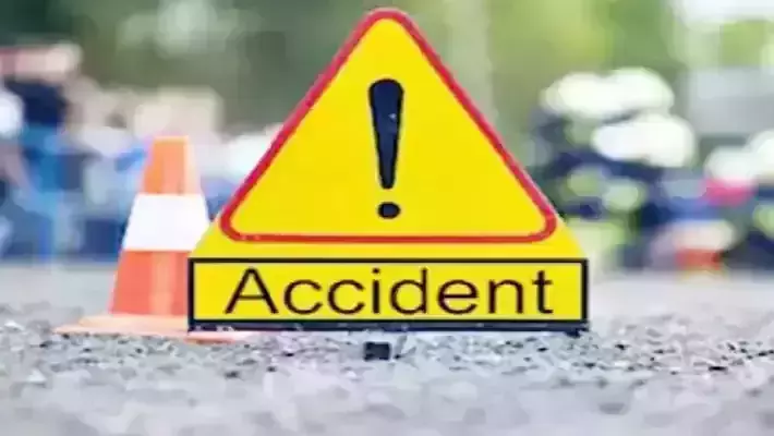 ആലുവയില് ബൈക്കുകള് കൂട്ടിയിടിച്ച് യുവാവ് മരിച്ചു: ഒരാള്ക്ക് ഗുരുതര പരിക്ക് ആലുവയില് ബൈക്കുകള് കൂട്ടിയിടിച്ച് യുവാവ് മരിച്ചു: ഒരാള്ക്ക് ഗുരുതര പരിക്ക്