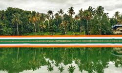 കൂറ്റന്‍ ദേശീയ പതാക കൗതുകമാകുന്നു