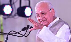 എല്ലാ പൗരര്‍ക്കും കൂടുതല്‍ അന്തസ്സാര്‍ന്ന ജീവിതം ഉറപ്പാക്കാന്‍ യത്‌നിക്കാം; ഗവര്‍ണറുടെ സ്വാതന്ത്ര്യ ദിനാശംസ