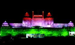 രാജ്യം എഴുപത്താറാം സ്വാതന്ത്ര്യദിന നിറവില്‍; ചെങ്കോട്ടയില്‍ പ്രധാനമന്ത്രി പതാകയുയര്‍ത്തും