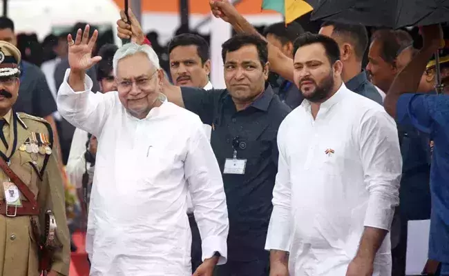 ബീഹാറിലെ പുതിയ കാബിനറ്റില് 31 മന്ത്രിമാര്ക്ക് സാധ്യത; ഭൂരിഭാഗവും ലാലുപക്ഷക്കാര് ബീഹാറിലെ പുതിയ കാബിനറ്റില് 31 മന്ത്രിമാര്ക്ക് സാധ്യത; ഭൂരിഭാഗവും ലാലുപക്ഷക്കാര്