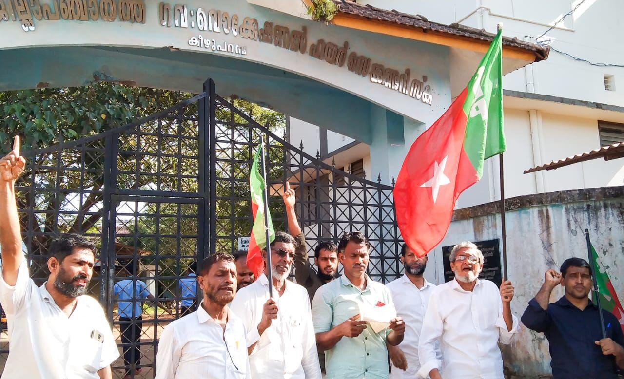 സ്വാതന്ത്ര്യ സമര നായകരിൽ സവർക്കറെ ഉൾപ്പെടുത്തിയതിൽ എസ്ഡിപിഐ പ്രതിഷേധിച്ചു സ്വാതന്ത്ര്യ സമര നായകരിൽ സവർക്കറെ ഉൾപ്പെടുത്തിയതിൽ എസ്ഡിപിഐ പ്രതിഷേധിച്ചു