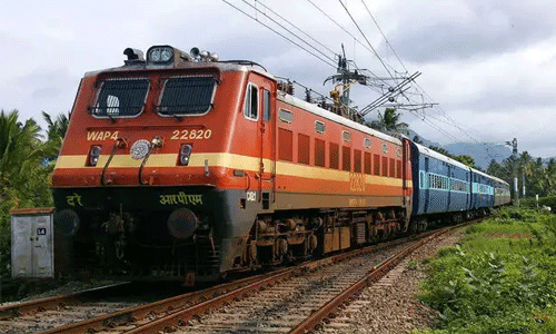 മഹാരാഷ്ട്രയില്‍ പാസഞ്ചര്‍ ട്രെയിനും ഗുഡ്‌സും കൂട്ടിയിടിച്ചു; 50 പേര്‍ക്ക് പരിക്ക്