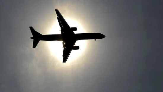 പൈലറ്റുമാര് ഉറങ്ങി; ജീവന് കയ്യില്പിടിച്ച് യാത്രക്കാര്; വിമാനം ലാന്റ് ചെയ്യാന് 25 മിനിട്ടിലധികം വൈകി പൈലറ്റുമാര് ഉറങ്ങി; ജീവന് കയ്യില്പിടിച്ച് യാത്രക്കാര്; വിമാനം ലാന്റ് ചെയ്യാന് 25 മിനിട്ടിലധികം വൈകി