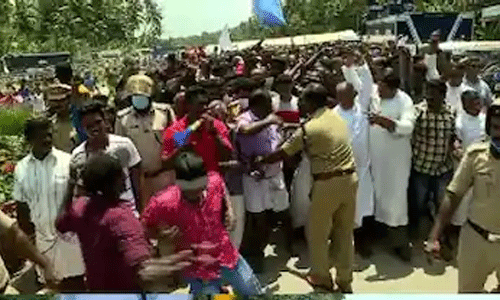 വിഴിഞ്ഞം സമരം: നിര്ണായക ചര്ച്ച ഇന്ന്; പിന്നോട്ടില്ലെന്ന നിലപാടില് ലത്തീന് അതിരൂപത വിഴിഞ്ഞം സമരം: നിര്ണായക ചര്ച്ച ഇന്ന്; പിന്നോട്ടില്ലെന്ന നിലപാടില് ലത്തീന് അതിരൂപത
